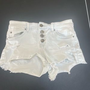white billabong jean shorts